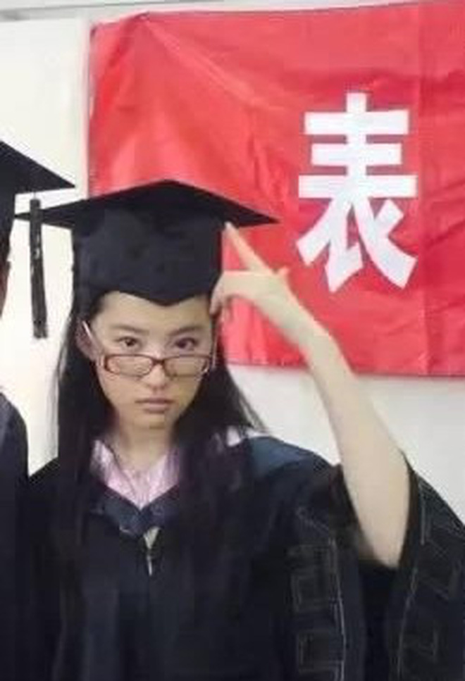 Bất ngờ với ảnh thời đi học của sao Hoa ngữ: Hồ Ca, Huỳnh Hiểu Minh khác hoàn toàn hiện tại, Chung Hán Lương, Phạm Băng Băng vẫn đẹp xuất sắc từ bé-13