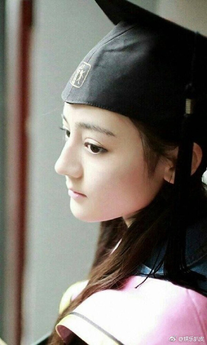 Bất ngờ với ảnh thời đi học của sao Hoa ngữ: Hồ Ca, Huỳnh Hiểu Minh khác hoàn toàn hiện tại, Chung Hán Lương, Phạm Băng Băng vẫn đẹp xuất sắc từ bé-17