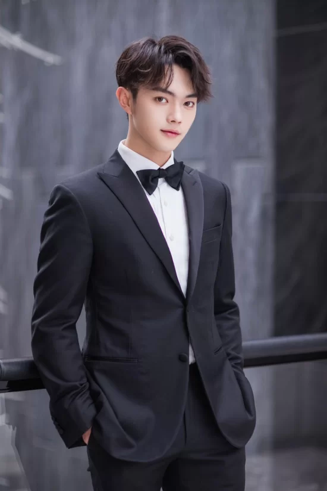 Bất ngờ với ảnh thời đi học của sao Hoa ngữ: Hồ Ca, Huỳnh Hiểu Minh khác hoàn toàn hiện tại, Chung Hán Lương, Phạm Băng Băng vẫn đẹp xuất sắc từ bé-22