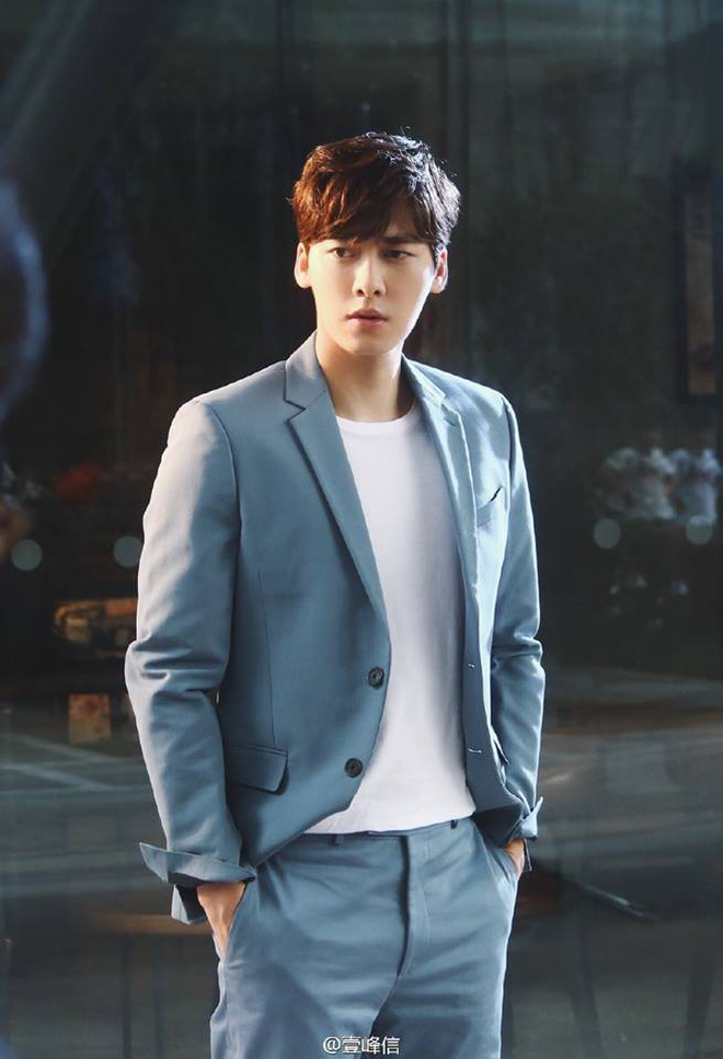 Bất ngờ với ảnh thời đi học của sao Hoa ngữ: Hồ Ca, Huỳnh Hiểu Minh khác hoàn toàn hiện tại, Chung Hán Lương, Phạm Băng Băng vẫn đẹp xuất sắc từ bé-26