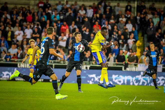 Hình ảnh Công Phượng lần đầu được ra sân ở trời Âu-9