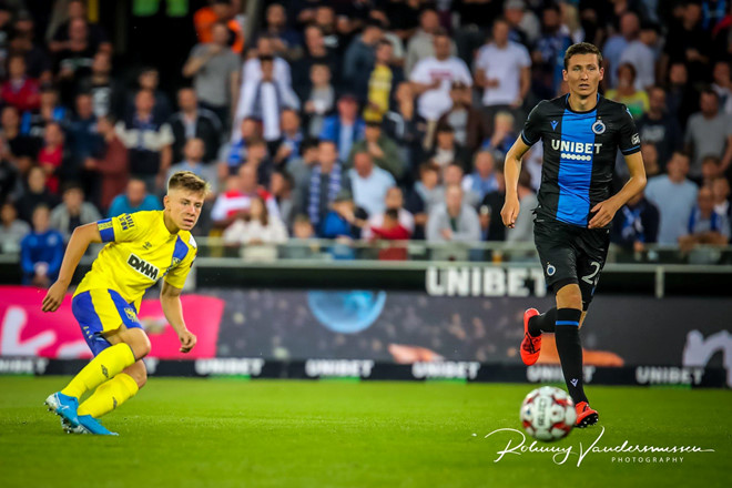 Hình ảnh Công Phượng lần đầu được ra sân ở trời Âu-10