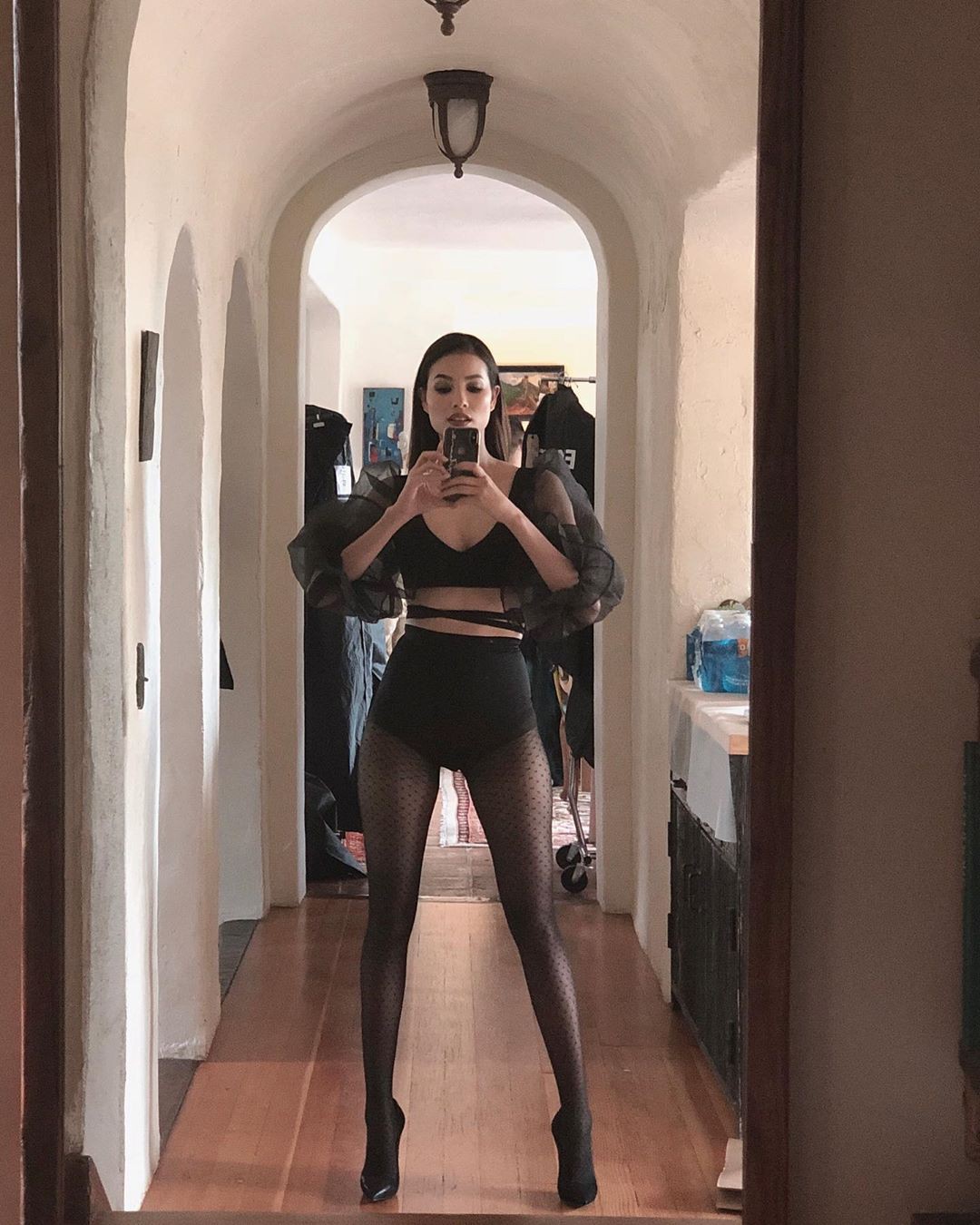 Suốt ngày tạo dáng bên siêu xe, xách túi hàng hiệu vài trăm triệu, cuộc sống của Phạm Hương trên đất Mỹ sung sướng cỡ nào?-9