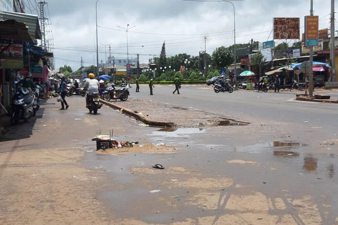 Vụ xe khách tông chết 4 người: Cảnh tượng thật kinh hoàng-1