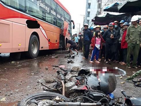 Vụ xe khách tông chết 4 người: 'Cảnh tượng thật kinh hoàng'