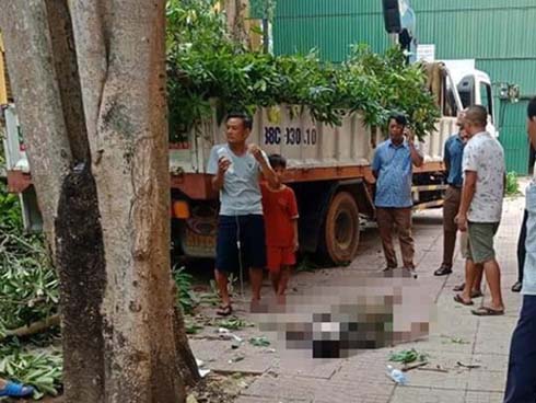 Phát hiện thi thể nam thanh niên nổi trên hồ nước-2