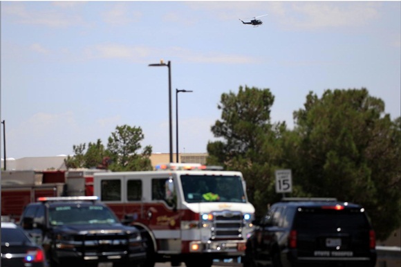 Xả súng ở siêu thị Mỹ, ít nhất 20 người chết-4