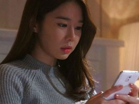 Đạp tung cửa phòng ngủ thấy chồng ôm ấp gái lạ, nhưng biết danh tính tôi lại bật cười trong sự ngỡ ngàng của cả 2-2