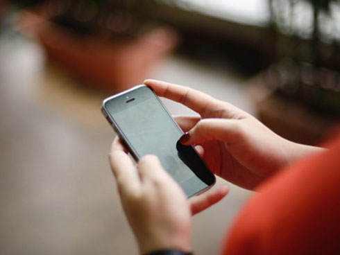 Chồng báo đi công tác dài ngày với hành lí nặng trịch, ngờ đâu mấy hôm sau cô bạn thân từ hồi mẫu giáo gọi cho vợ thông báo một tin động trời-3