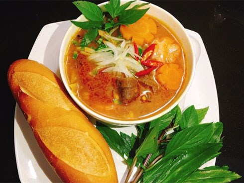 Hóa ra cách làm bánh mì bò kho ngon chuẩn lại dễ thế này, ai cũng làm được các mẹ ạ!