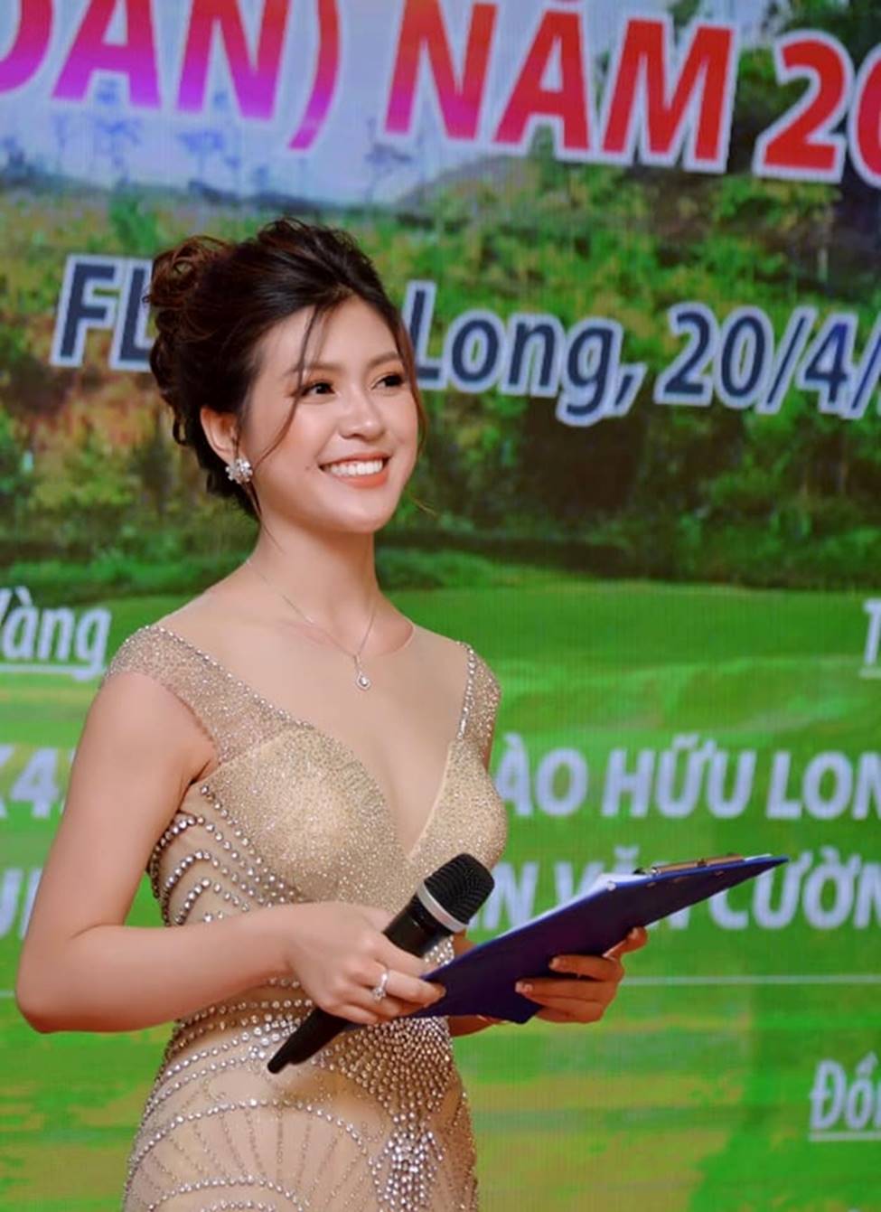 Fan nam phát sốt vì vẻ nóng bỏng của 3 MC thể thao hot nhất VTV-18