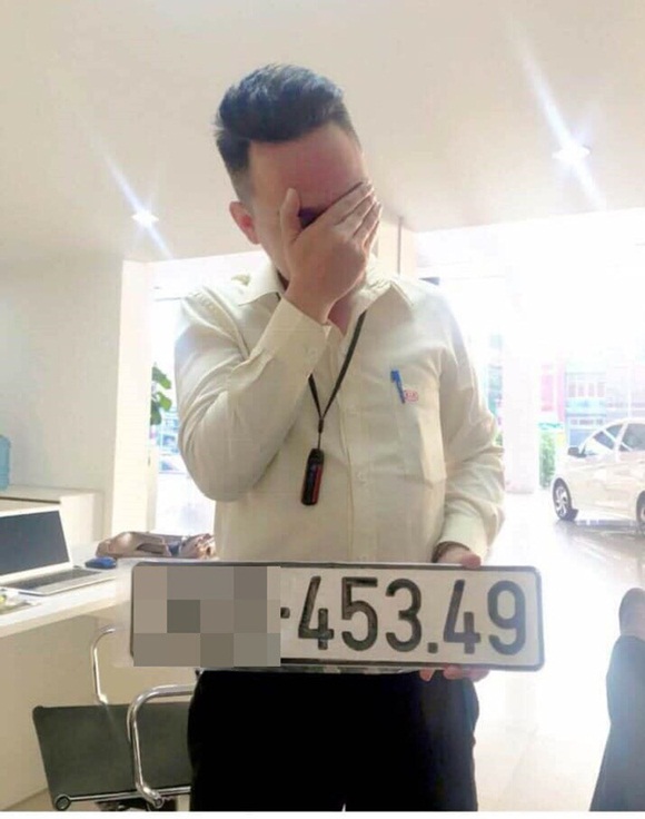 Bốc phải biển số đại hạn, chủ xe cười tê tái-5