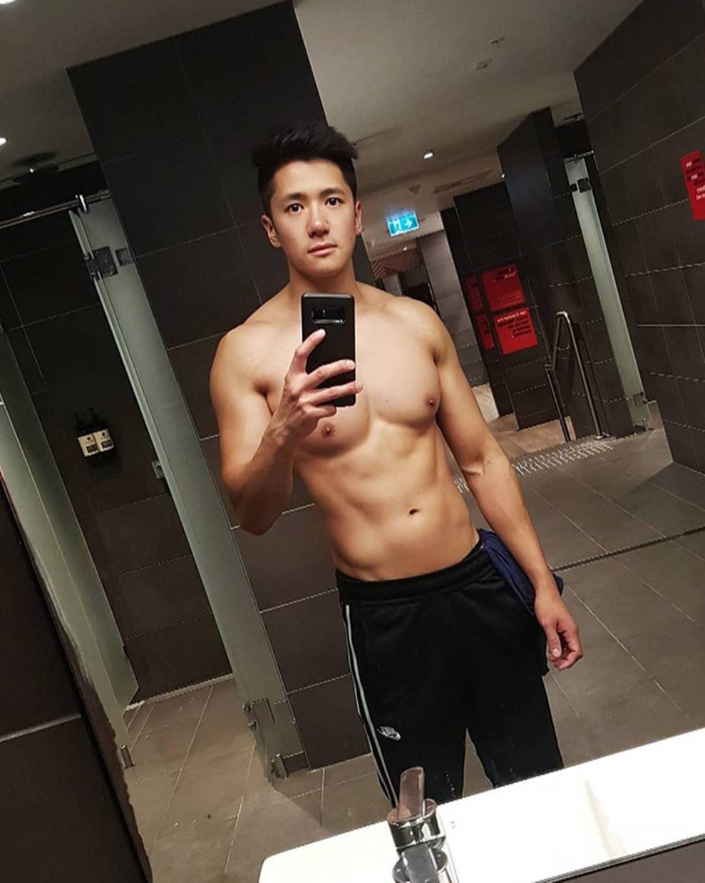 Thầy giáo trường nhà người ta sao lại đẹp trai thế này, đã vậy body còn 6 múi như tạc tượng, thầy muốn các em sống sao?-11