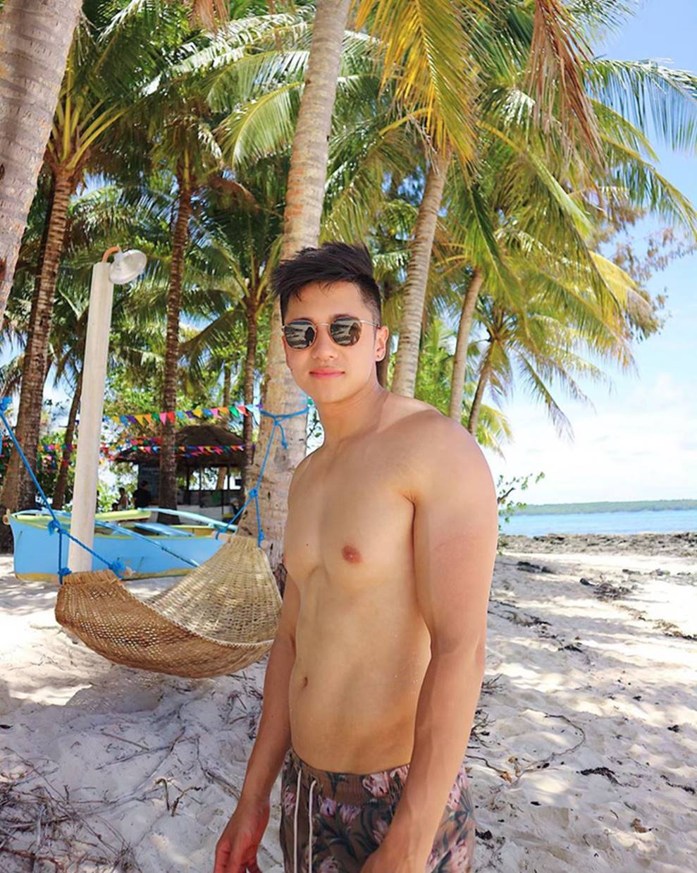 Thầy giáo trường nhà người ta sao lại đẹp trai thế này, đã vậy body còn 6 múi như tạc tượng, thầy muốn các em sống sao?-14