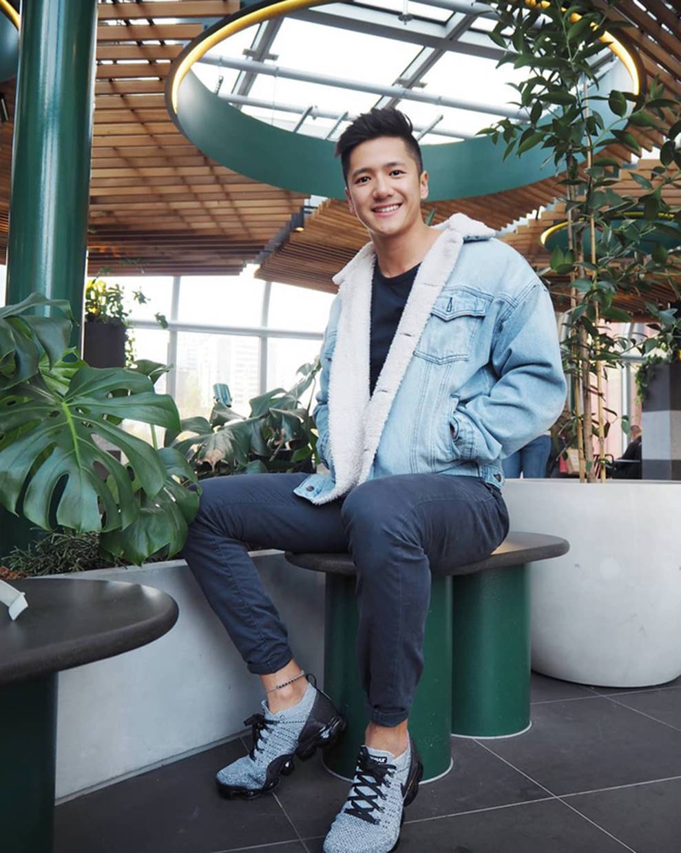 Thầy giáo trường nhà người ta sao lại đẹp trai thế này, đã vậy body còn 6 múi như tạc tượng, thầy muốn các em sống sao?-8