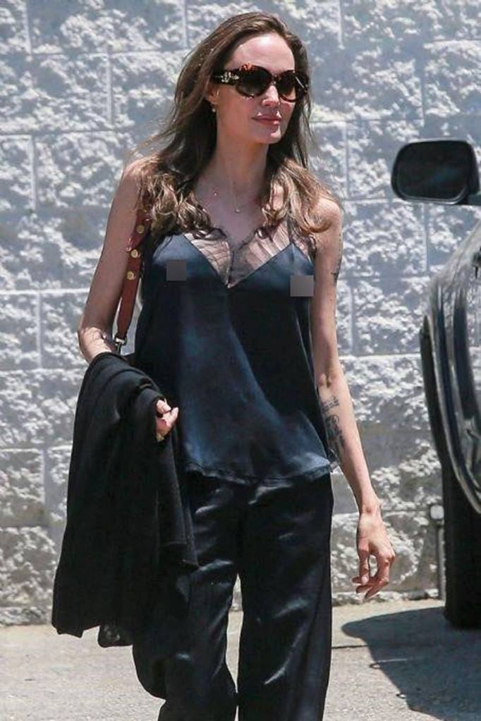 Trước khi gầy gò ở hiện tại, Angelina Jolie từng quyến rũ thế này-1