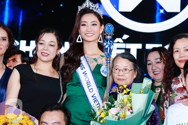 Bị đồn mua giải cho con, mẹ Hoa hậu Lương Thùy Linh chính thức lên tiếng-4