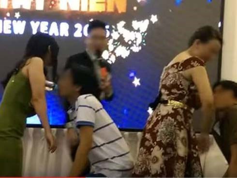 Từ trò chơi team building đến các môn thể thao khiêu dâm: Luật sư nói gì về quy định luật pháp liên quan?