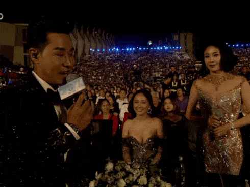 Nhan sắc bị dìm thôi chưa đủ, Mai Phương Thúy còn gây nhức mắt với vòng 1 như trào ra trên sóng trực tiếp Miss World Việt Nam 2019”-2