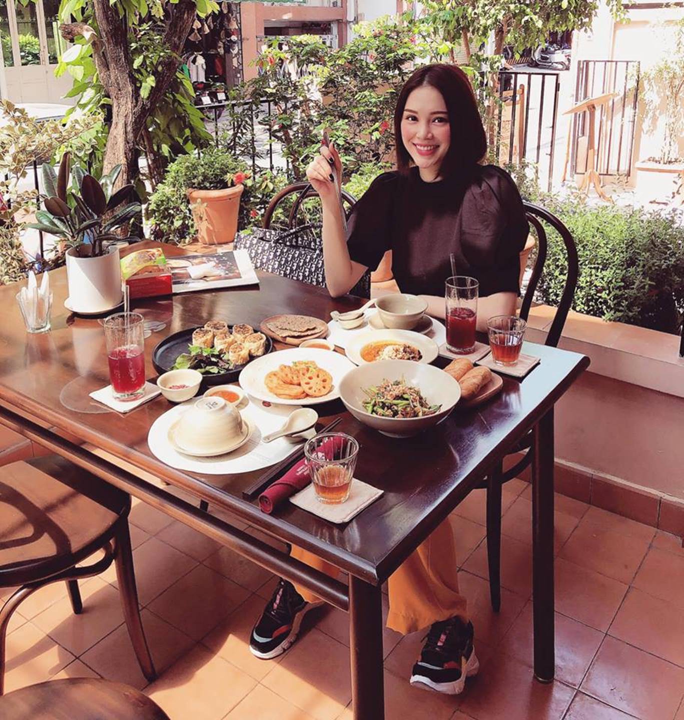 Cuộc sống sang chảnh của ngọc nữ 9X được dân mạng đồn là bạn gái mới của Phillip Nguyễn - em chồng Hà Tăng-14