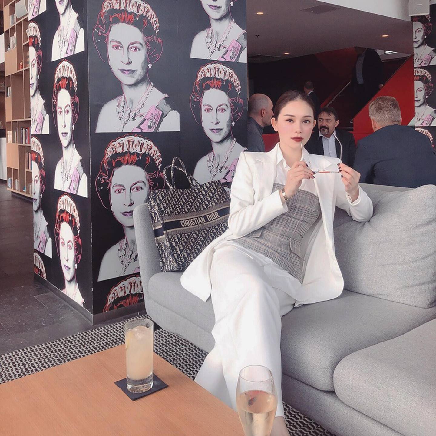 Cuộc sống sang chảnh của ngọc nữ 9X được dân mạng đồn là bạn gái mới của Phillip Nguyễn - em chồng Hà Tăng-15