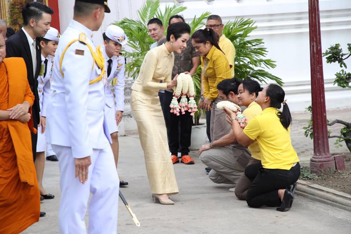 Hoàng quý phi Thái Lan thực hiện nhiệm vụ hoàng gia đầu tiên trên cương vị mới với phong thái gây ngỡ ngàng-2