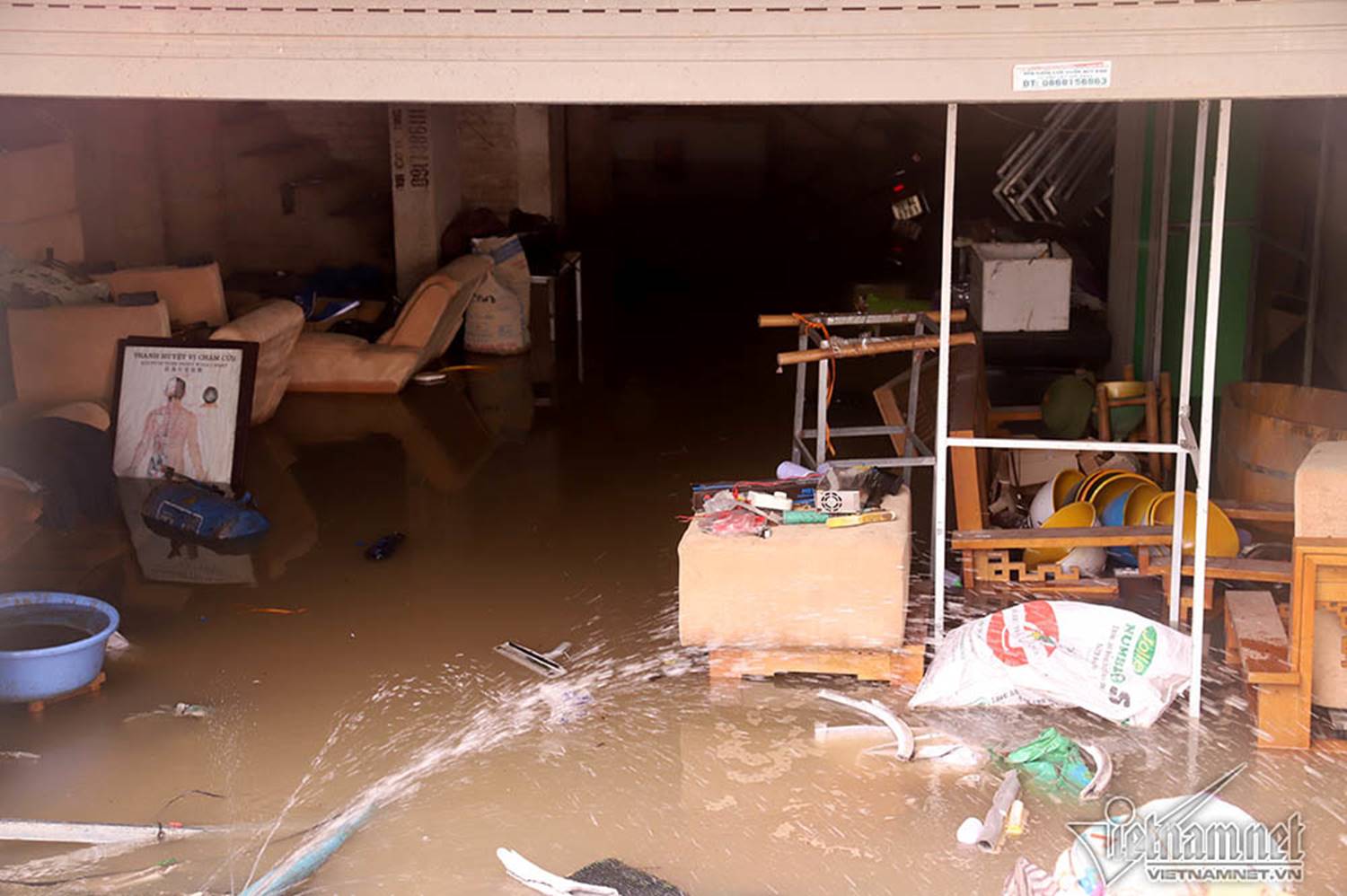 Biển nước bao vây khu biệt thự triệu đô ở Hà Nội-11