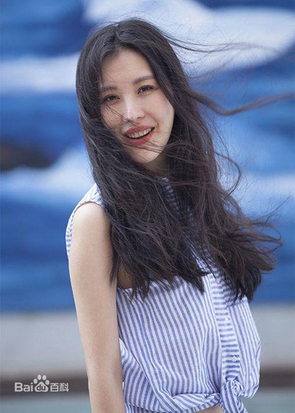 Đệ nhất hồ ly tinh” Trung Quốc: Giật chồng công khai, dùng thủ đoạn trói” đại gia hơn 30 tuổi-1