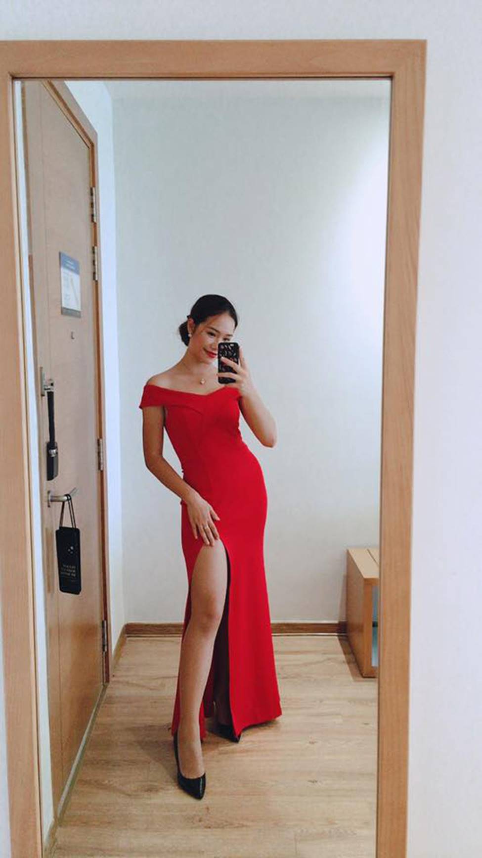 Dàn hot girl ĐH Ngoại thương xinh như hoa hậu Lương Thùy Linh-18