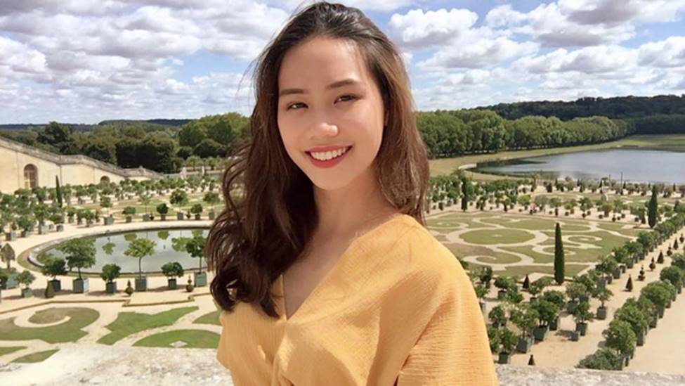Dàn hot girl ĐH Ngoại thương xinh như hoa hậu Lương Thùy Linh-19
