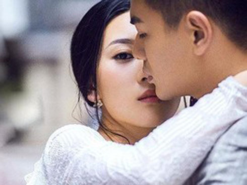 Nghi vợ ngoại tình, chồng lén đặt camera ở nhà theo dõi, nhưng khi xem hình ảnh ghi lại anh liền ôm mặt khóc ngất-3