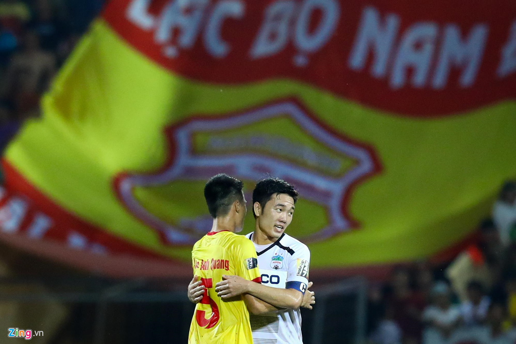 Cầu thủ HAGL to tiếng trước khi mất điểm ở phút bù giờ thứ 4-8