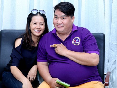 Chân dung vợ đại gia kín tiếng của Hoàng Mập mà ai cũng tưởng người giúp việc