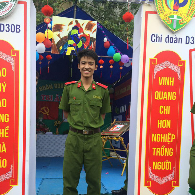 Trước hai chiến sĩ CSCĐ, đây mới là người đầu tiên phát hiện và giữ lại tính mạng cho bé trai bị co giật trên sân Thiên Trường-4