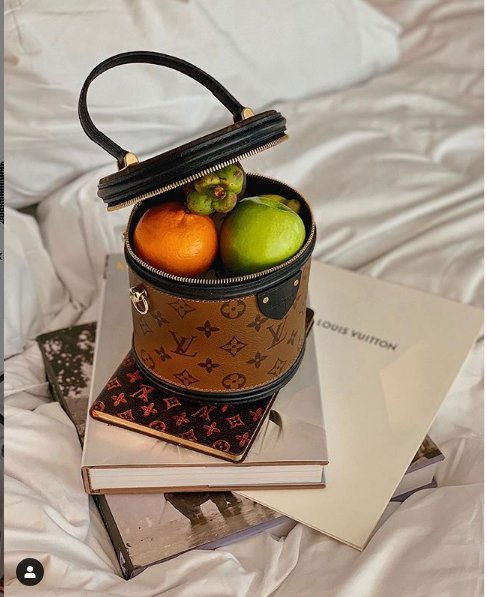 Dùng túi hiệu mấy chục triệu mà HHen Niê đựng chôm chôm, Đỗ Mỹ Linh đựng táo còn đến Kỳ Duyên thì...cạn lời-3