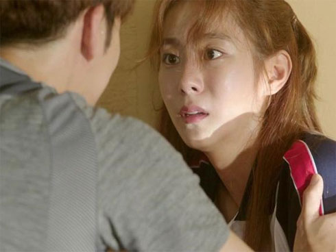 Nghe tiếng thủ thỉ anh đã bảo không đau mà, vợ điên tiết đạp cửa xông vào bắt quả tang chồng ngoại tình thì đứng hình vì thân thế kẻ thứ ba-3