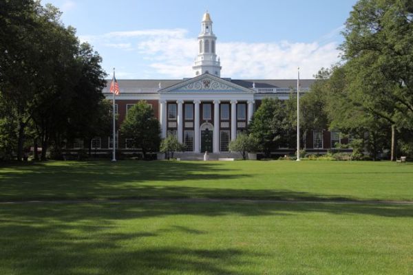 Top 20 trường đại học trên thế giới có sinh viên tốt nghiệp siêu giàu-1