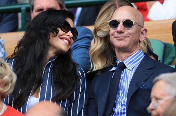 Sau 6 tháng thông báo ly hôn, tỷ phú Amazon đã chính thức ra mắt bố mẹ của người tình, hôn lễ xa hoa không còn xa-2