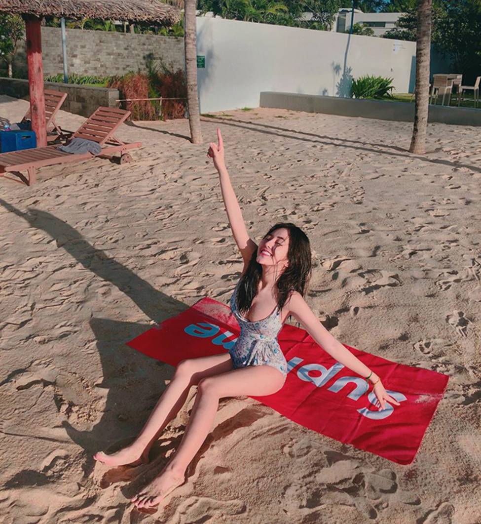 Mặc cho scandal điểm thi đại học thấp, hot girl Sài thành vẫn đăng ảnh gợi cảm thả thính-9