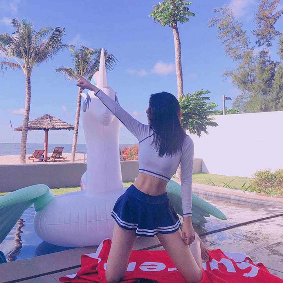 Mặc cho scandal điểm thi đại học thấp, hot girl Sài thành vẫn đăng ảnh gợi cảm thả thính-16