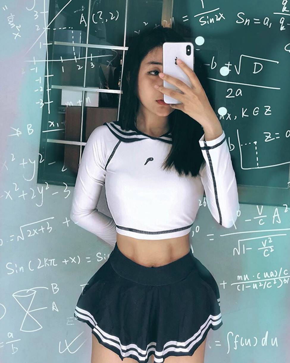 Mặc cho scandal điểm thi đại học thấp, hot girl Sài thành vẫn đăng ảnh gợi cảm thả thính-18