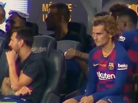 Messi từ chối bắt tay, tỏ thái độ khi Griezmann ngồi cạnh