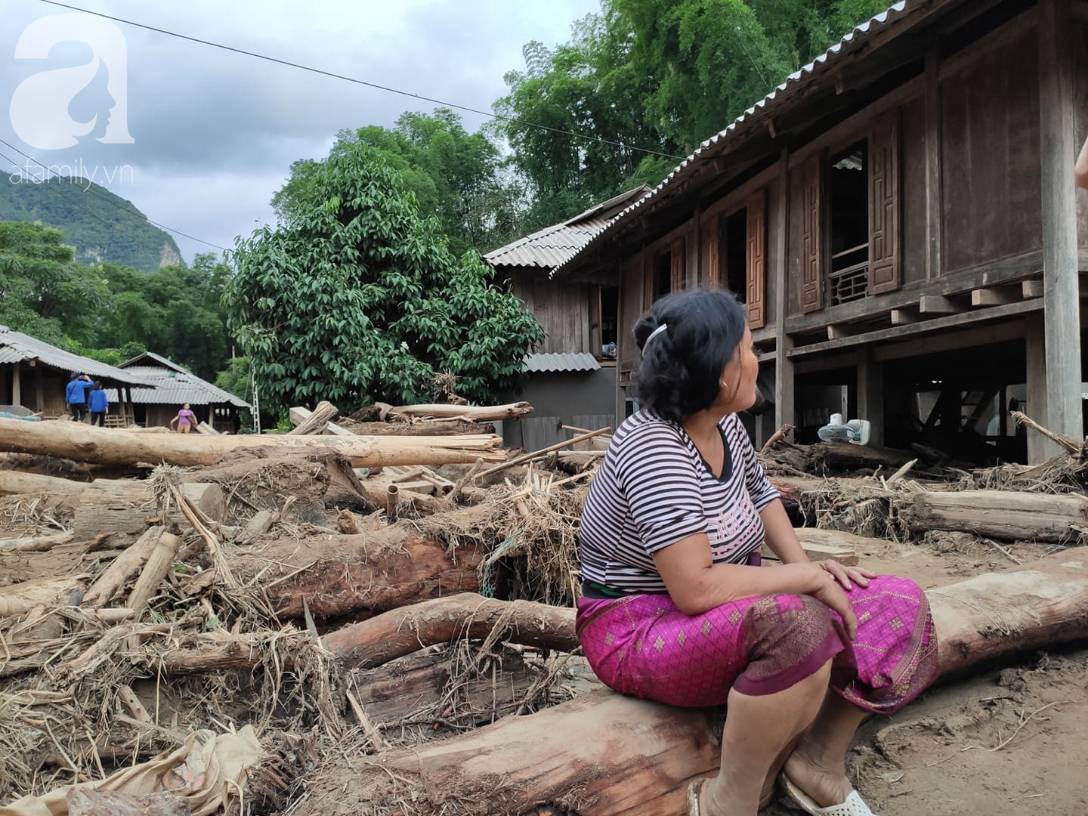 Ám ảnh tiếng khóc nghẹn của người dân vùng lũ, 12 người vẫn chưa trở về nhà: Con tôi còn nhưng bố mẹ bị nước cuốn cả rồi-2