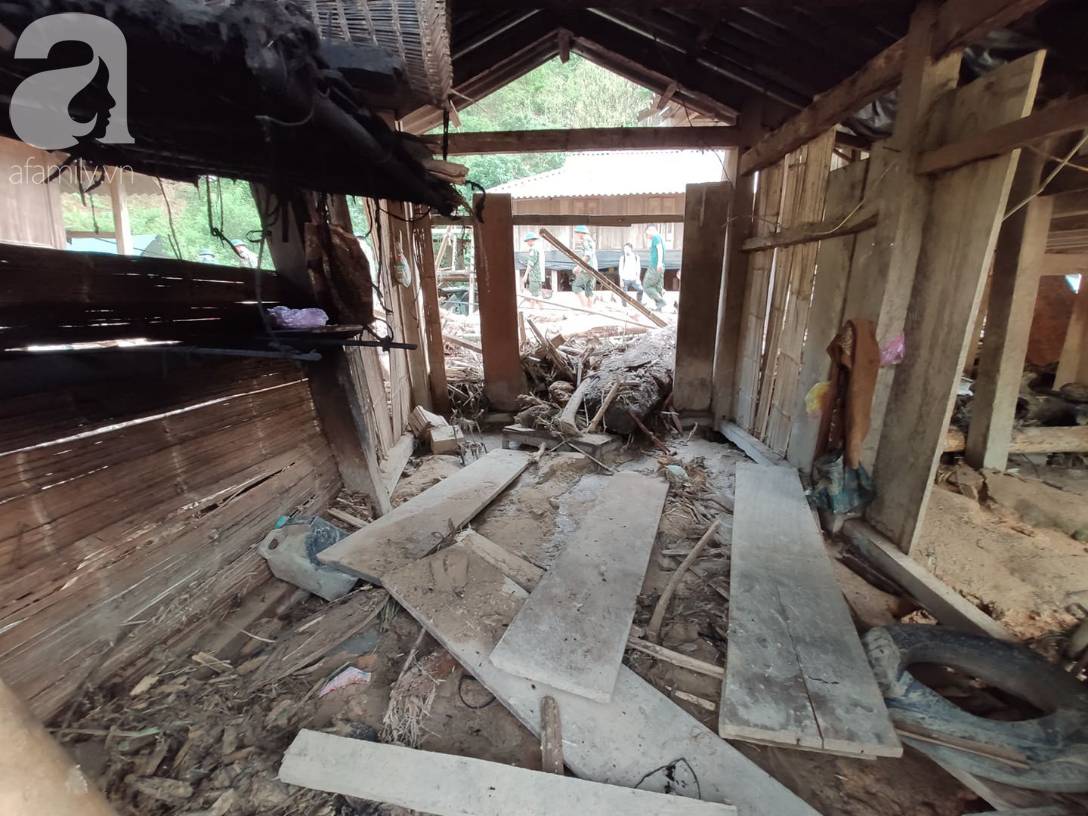 Ám ảnh tiếng khóc nghẹn của người dân vùng lũ, 12 người vẫn chưa trở về nhà: Con tôi còn nhưng bố mẹ bị nước cuốn cả rồi-3