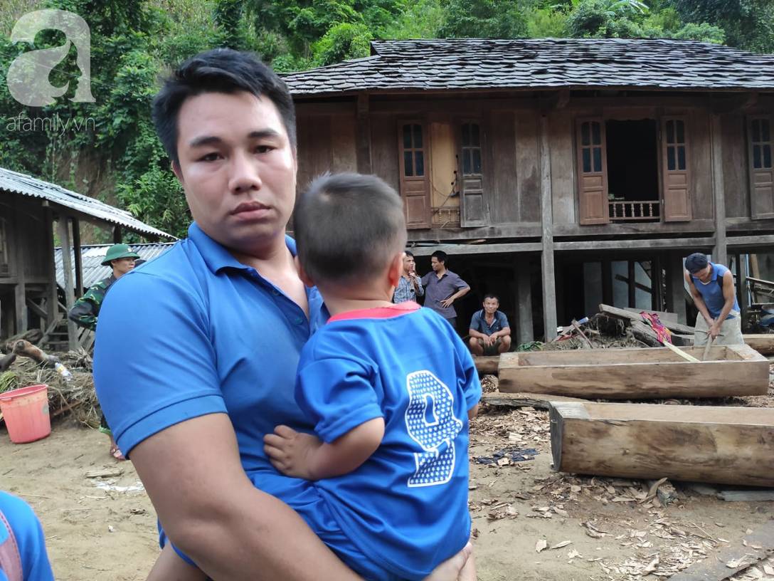 Ám ảnh tiếng khóc nghẹn của người dân vùng lũ, 12 người vẫn chưa trở về nhà: Con tôi còn nhưng bố mẹ bị nước cuốn cả rồi-4