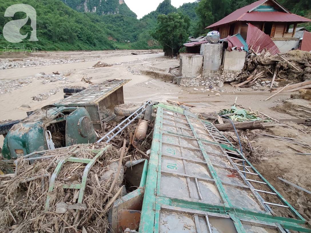 Ám ảnh tiếng khóc nghẹn của người dân vùng lũ, 12 người vẫn chưa trở về nhà: Con tôi còn nhưng bố mẹ bị nước cuốn cả rồi-6