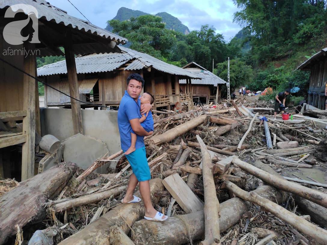Ám ảnh tiếng khóc nghẹn của người dân vùng lũ, 12 người vẫn chưa trở về nhà: Con tôi còn nhưng bố mẹ bị nước cuốn cả rồi-8