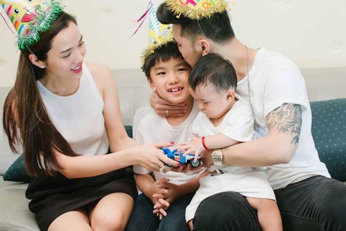 Từ ồn ào Kin Nguyễn cấu tay con trai riêng của Thu Thủy và lời khuyên đàn bà một lần đò đừng nghĩ tới hạnh phúc riêng-4