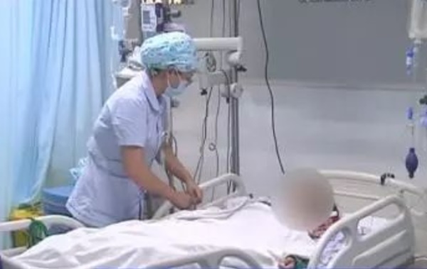 Bé gái 8 tuổi mắc ung thư thận vì bố cho uống trà sữa, ăn bánh ngọt mỗi ngày-3