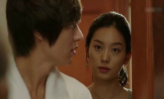 Tái mặt khi chồng bị bắt quả tang hú hí trên giường mà vợ chỉ cười khẩy rồi bỏ đi-2